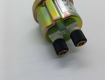 Датчик давления масла "бочонок" контакты (24V, M10x1, 70-90kPa) (6CT) (DFL,XML6112-6129,ZK6118-6129)