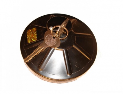 Крышка бака топливного (металл) с ключом
